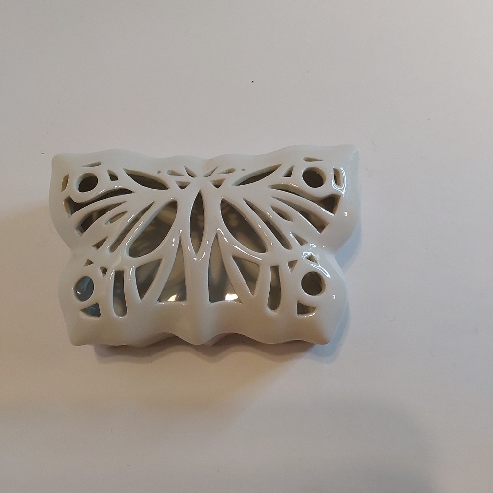 Pacific Rim Porcelain Butterfly Design Lidded Trinket Dish